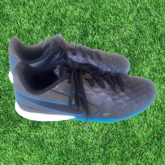 Boys, Nike Tiempo, Legend 8, Indoor/Outdoor Turf Shoes, Size 1Y, EUC - Picture 1 of 4